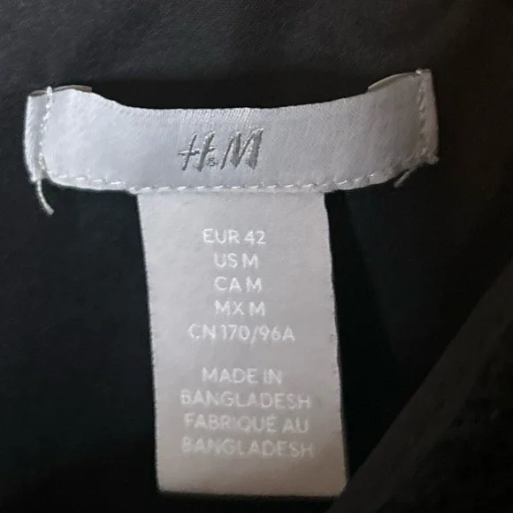 ✌️4 for $20✌️ H&M classic boucle dress - Picture 3 of 13